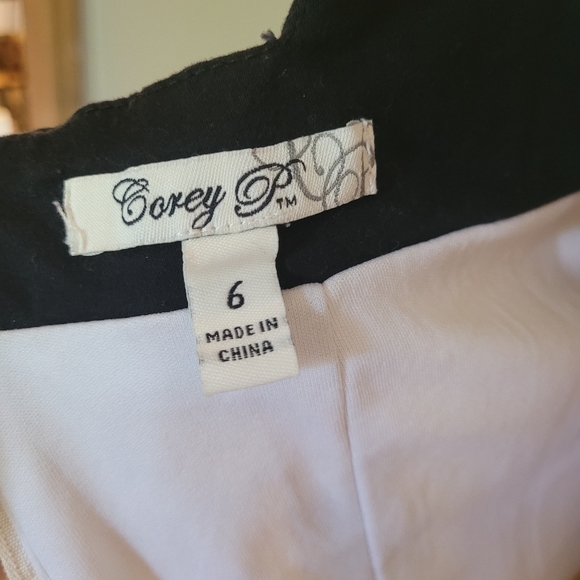 Corey P. Dress with Yellow Rose Print, Size 6 - Picture 3 of 3